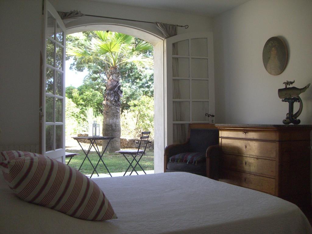 Bed and Breakfast Le Mas De Notre-Dame La Londe-les-Maures Zimmer foto