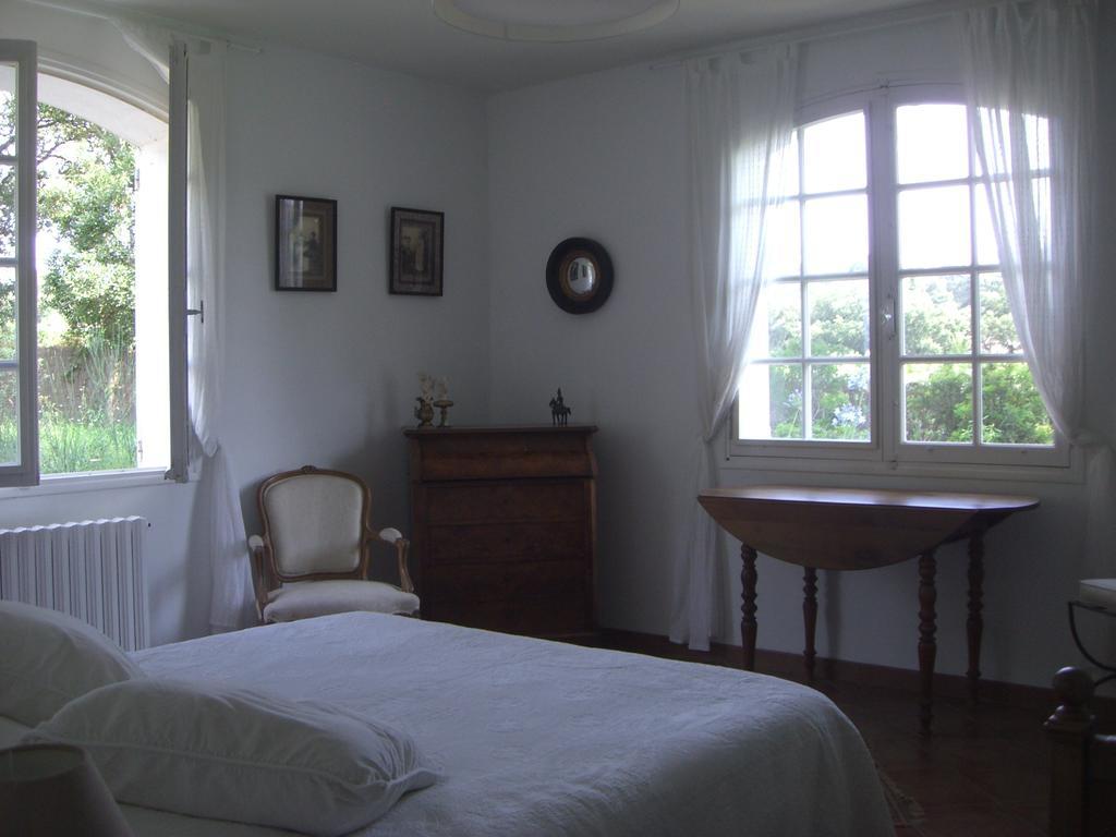 Bed and Breakfast Le Mas De Notre-Dame La Londe-les-Maures Zimmer foto